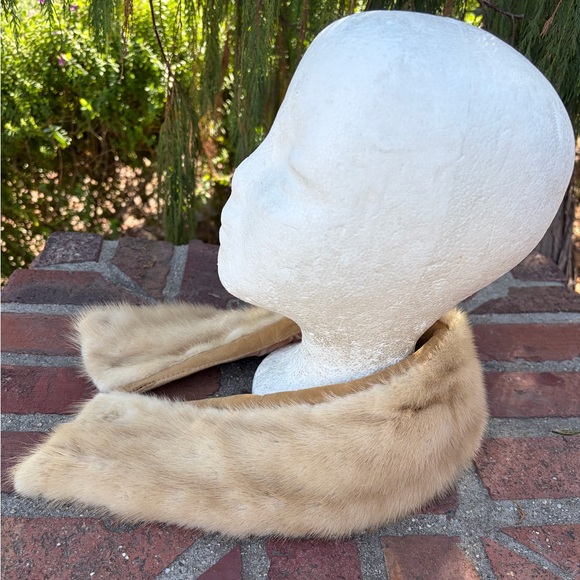 Mink Fur Collar Jazz Up A Coat For A Night Out - Picture 4 of 8